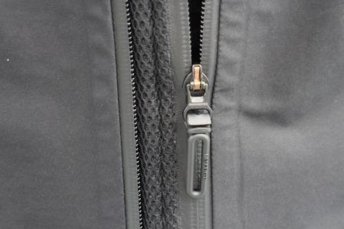 デザイント オルテラインのアクティブシェルジャケット