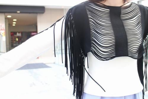 カットワークフリンジカットソーのブラック