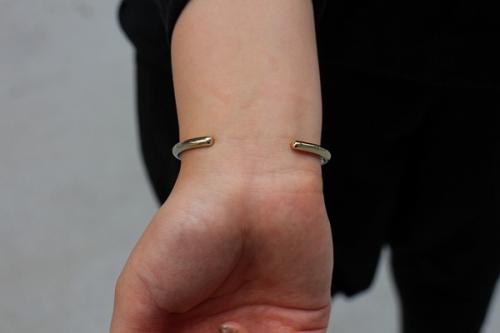 ガンチーニブレスレットのゴールド×ブラック