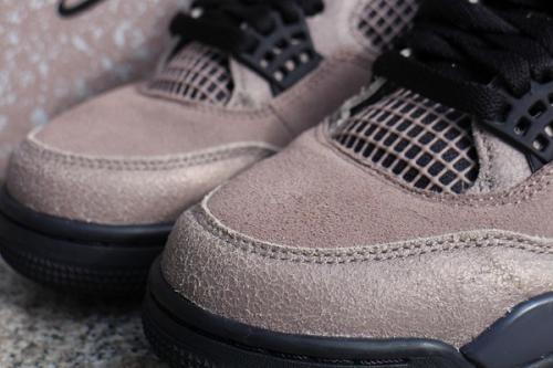 ナイキのAIR JORDAN 4 RETRO