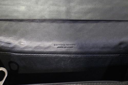 ボッテガベネタのイントレチャート長財布