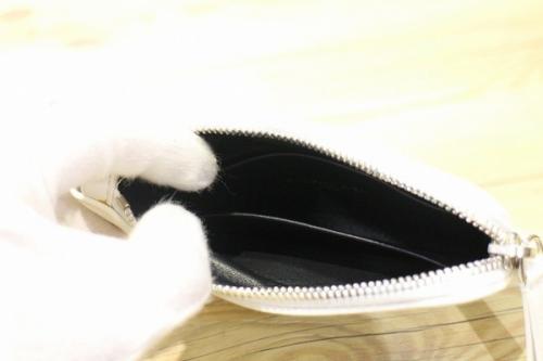 バレンシアガのポーチ