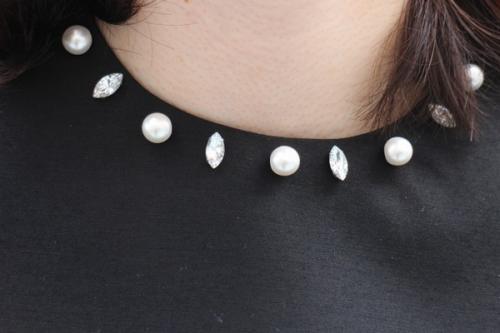 パール&ビジューブラウスのブラック