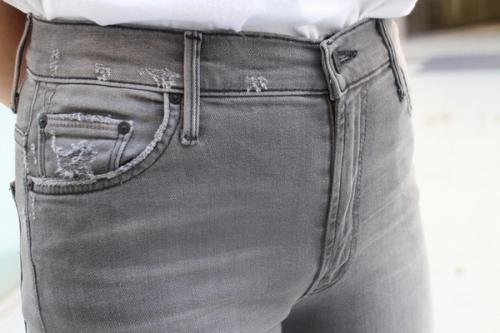 カットオフジーンズのグレー