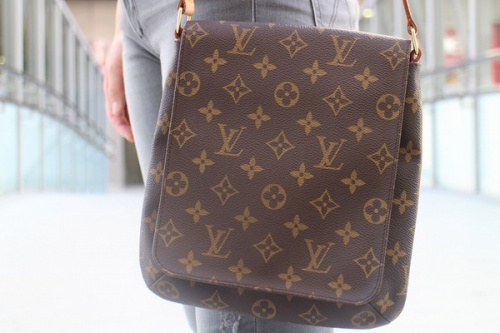 ラグジュアリーブランドのLOUIS VUITTON 　