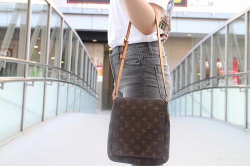LOUIS VUITTON 　のルイ ヴィトン　