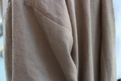 ヘルムスムーアイングランドのリネンガウンコート