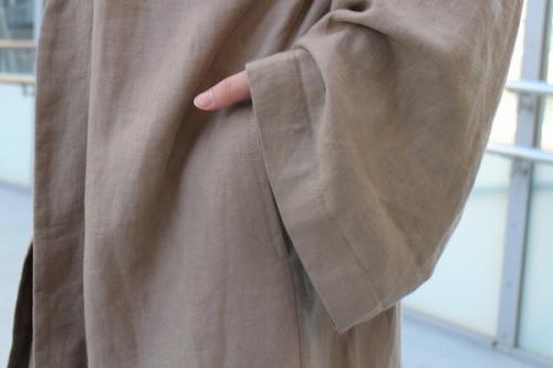 リネンガウンコートのベージュ