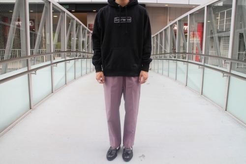 シュプリームのカウズチョークロゴフーデットスウェット