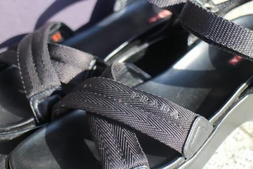 プラダスポーツのプラットフォームサンダル