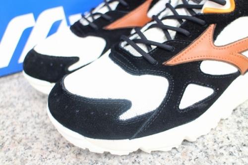 パタ×ミズノのローカットスニーカー