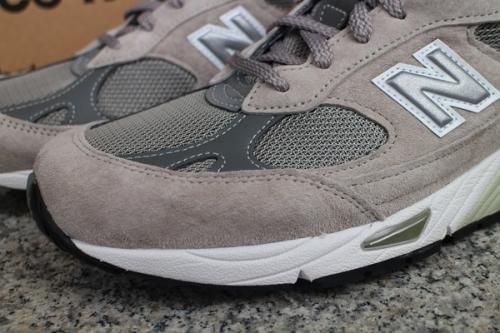 ニューバランスのローカットスニーカー