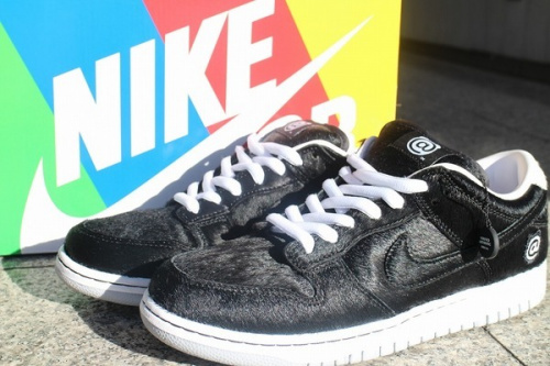 コラボ・別注アイテムのNIKE×MEDICOM TOY