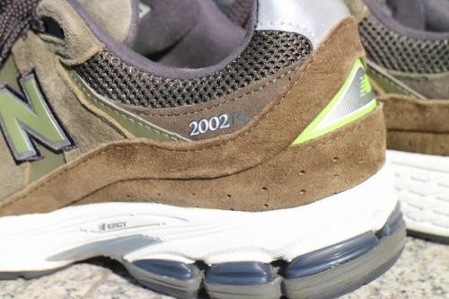 ローカットスニーカーの2002