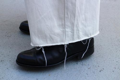 タックバギーパンツのアイボリー