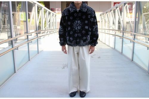 シュプリームのバンダナファーボンバージャケット