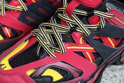 バレンシアガのトラックトレーナー