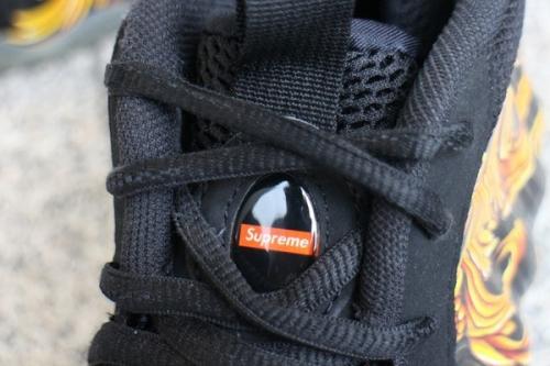 ナイキ×シュプリームのハイカットスニーカー