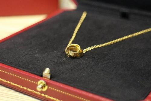 カルティエのベビーラブネックレス