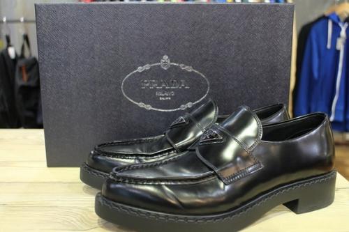 PRADA/プラダ】よりトライングルロゴプレートローファーが買取