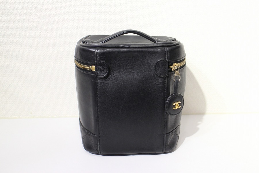 CHANEL バニティ ポーチ CHANEL / シャネル』からバニティポーチの入荷です！！[2019.04.17発行