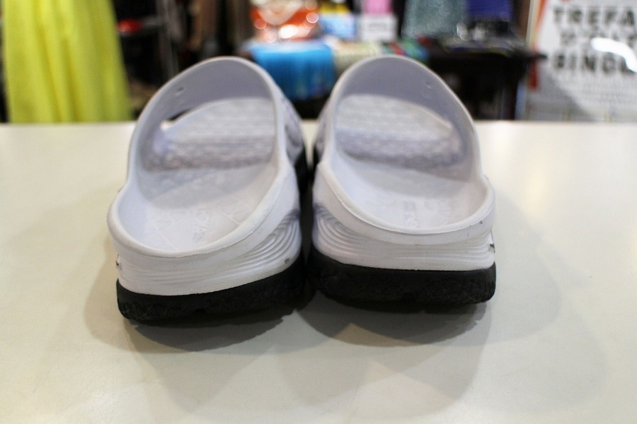 圧倒的クッション性！HOKA ONEONEからオラリカバリースライド