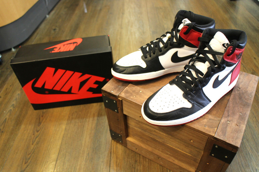 Nike air jordan 1 high retro og つま黒