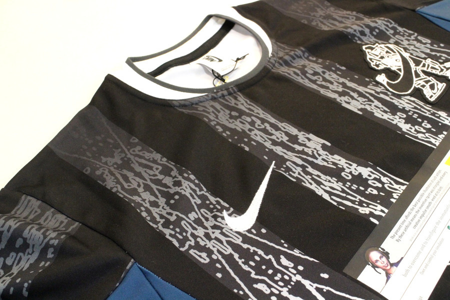 抜群のデザイン性！限定アイテムNIKE×C.E.CAVEMPTコラボTシャツ
