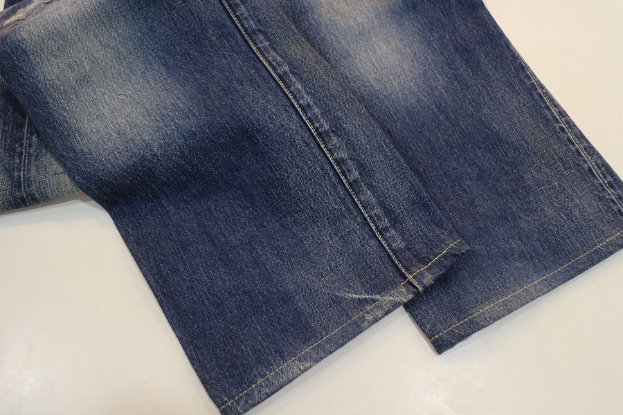 LEVI`S から 501XX ダメージリペア加工のデニムパンツ入荷致し