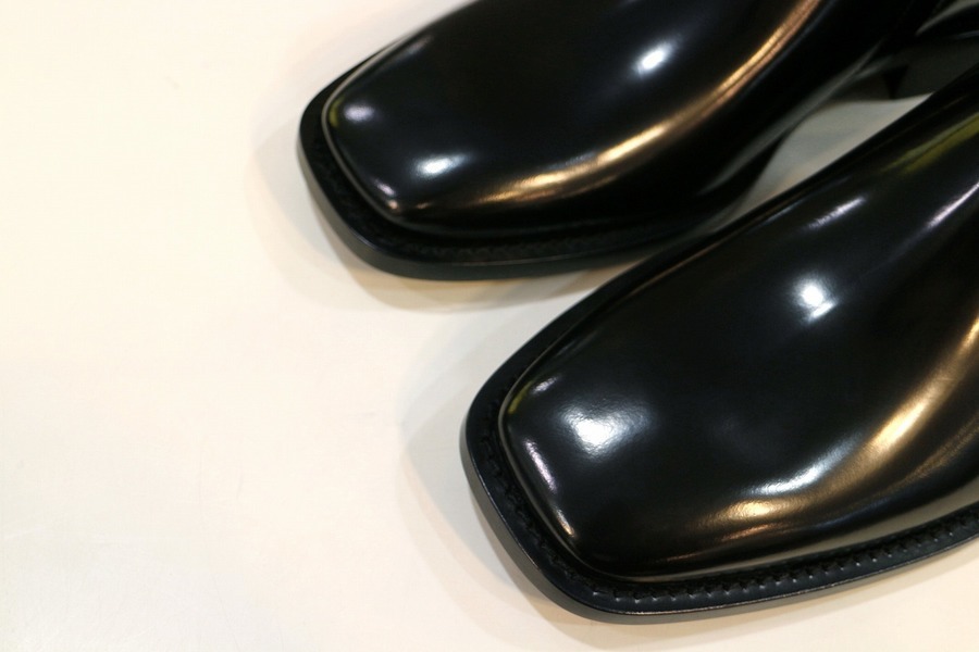 BALENCIAGA（バレンシアガ）からパテントレザーブーツ入荷