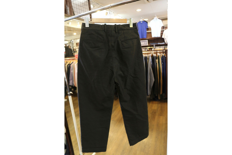 パンツ SOUMO - BIG TUCK CHINO SOUMO/ソウモ】BIG TUCK CHINO オンラインストアにて販売中｜ブランド