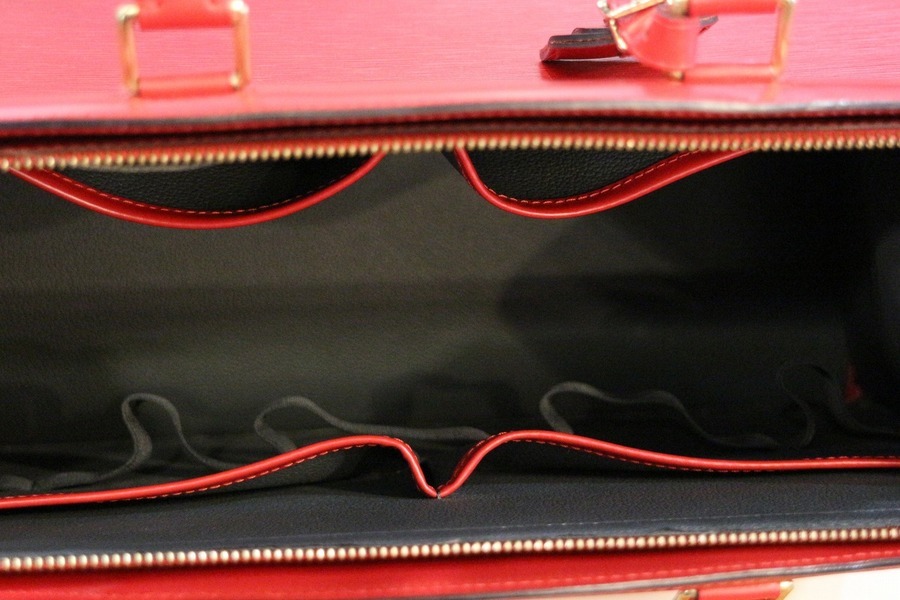 LOUIS VUITTON / ルイ・ヴィトン】から エピ リヴィエラ入荷しました