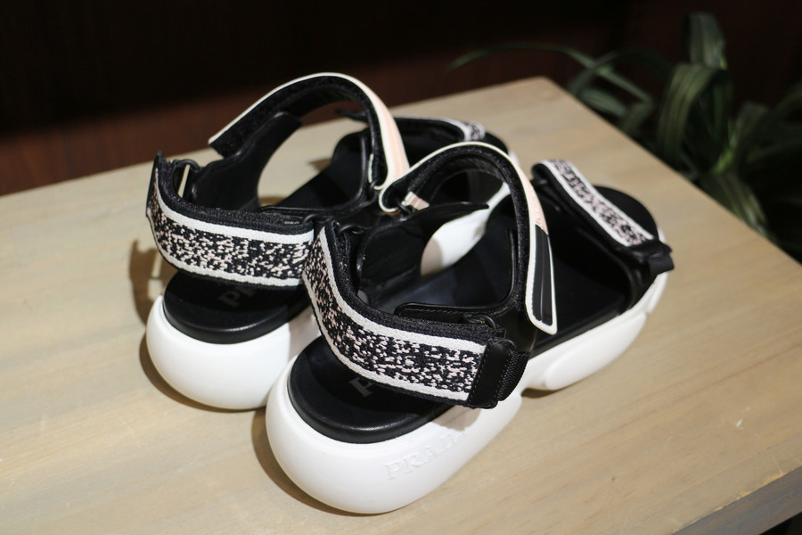 PRADA/プラダ】からスポーツサンダルが入荷しました。[2020.07.05発行]
