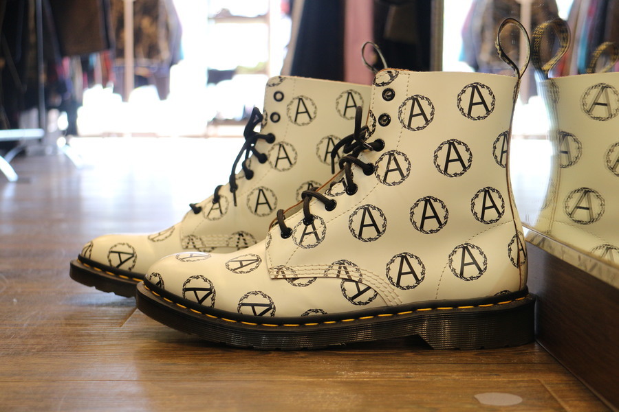 Dr.Martens/ドクターマーチン】からSupreme×UNDERCOVERコラボブーツが