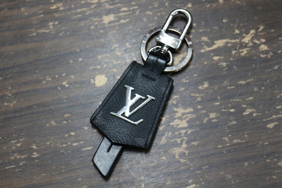 Louis Vuitton MONOGRAM Lv cloches-cles bag charm and key holder (M63620)