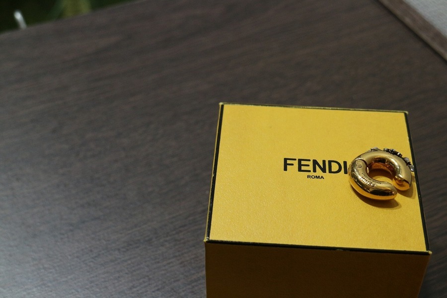 FENDI/フェンディ】からイヤーカフが入荷しました。[2021.01.05発行]