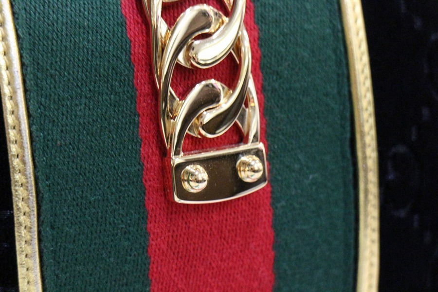 GUCCI / グッチ】からシルヴィレザーミニバッグが入荷しました