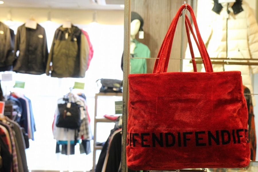 FENDI/フェンディ】よりベロアロゴトートバックが入荷致しました 