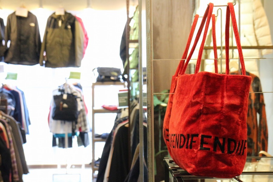 FENDI/フェンディ】よりベロアロゴトートバックが入荷致しました 
