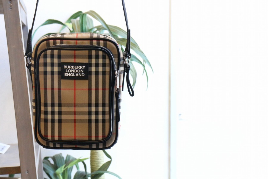 BURBERRY / バーバリー】から、ヴィンテージチェックショルダーバック 