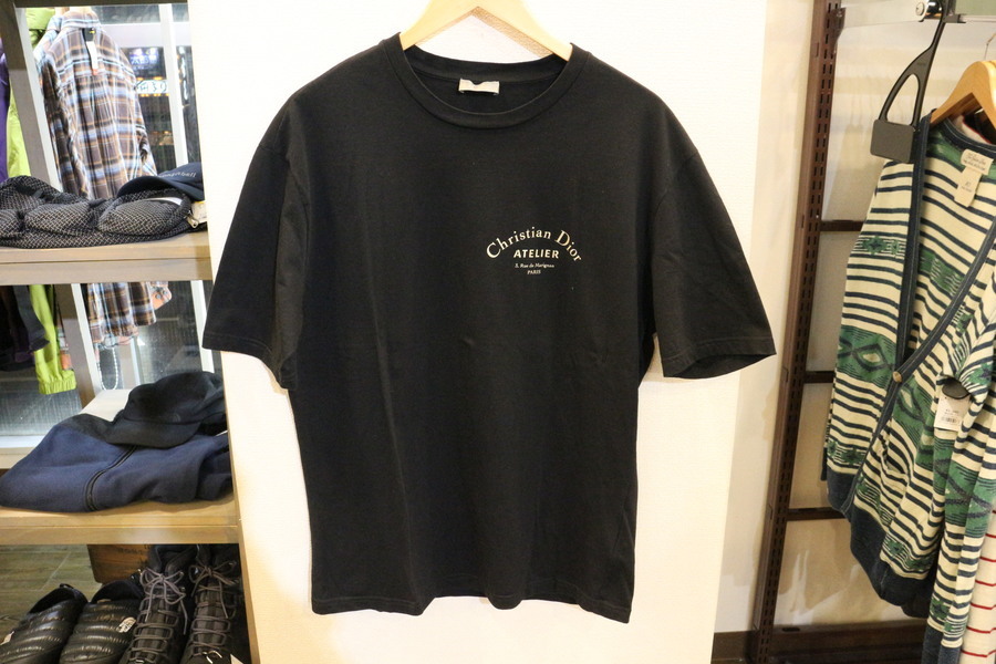 【普段のスタイルを格上げ♪】DIOR Tシャツ 人気ブランド【DIOR/ディオール】からアトリエロゴTシャツを買取