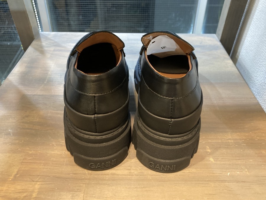 GANNI/ガニー】からLEATHER HEELED LOAFERS S1617 が入荷しま