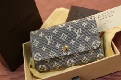 「ラグジュアリーブランドのLOUIS VUITTON 　 」