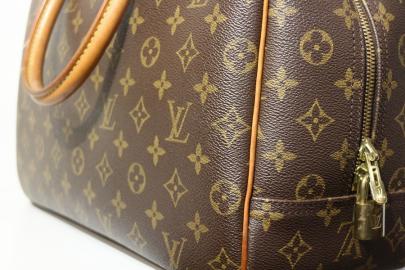 「ラグジュアリーブランドのLOUIS VUITTON 　 」