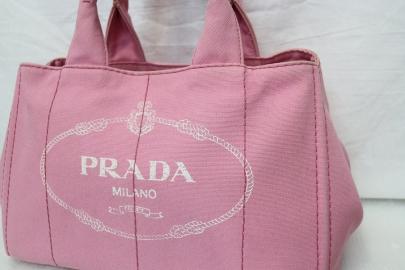 「ラグジュアリーブランドのPRADA 」