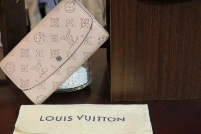 「ラグジュアリーブランドのLOUIS VUITTON 　 」