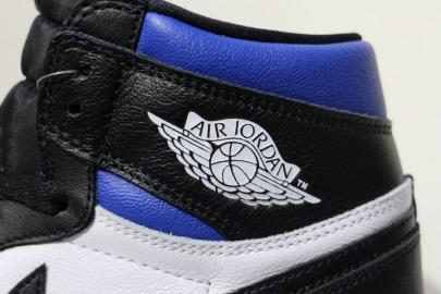 「スニーカーのNIKE AIR JORDAN 1 」