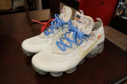 「スニーカーのNIKE×Off-White 」