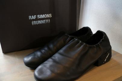 「スニーカーのRAF SIMONS 」