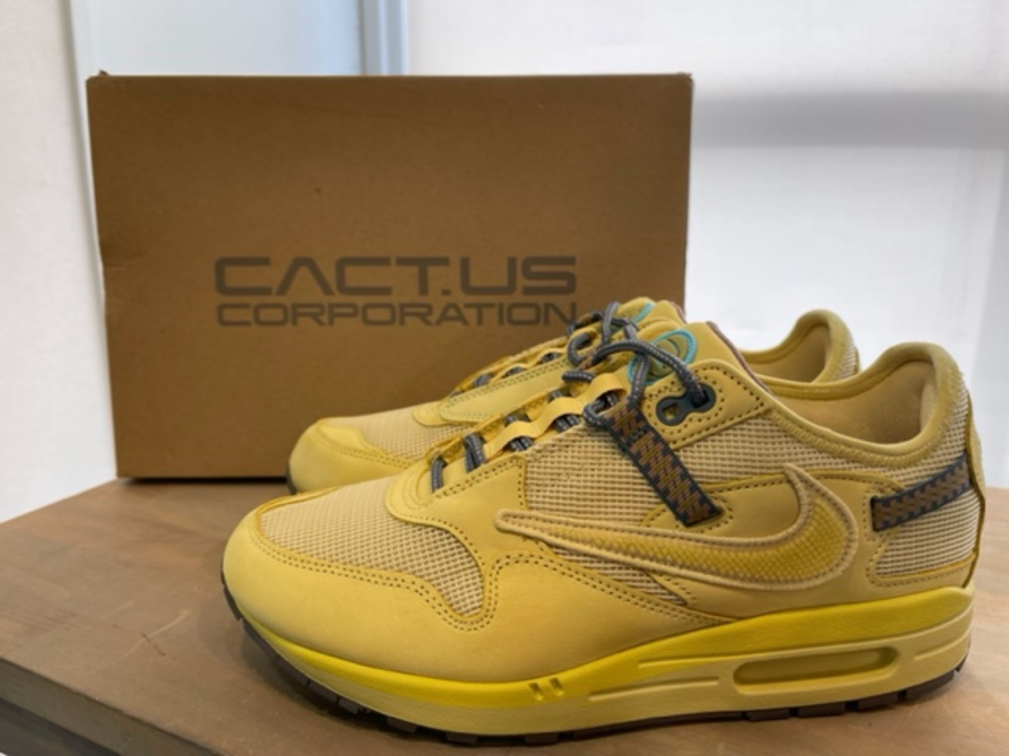 AIR MAX1 × CACT.US CORP “GOLD”